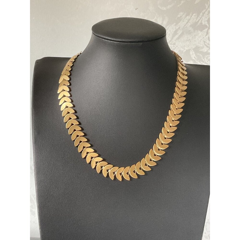 Vintage Gold Whale Tail Leaf Design Necklace Adjustable Length Elegant Timeless